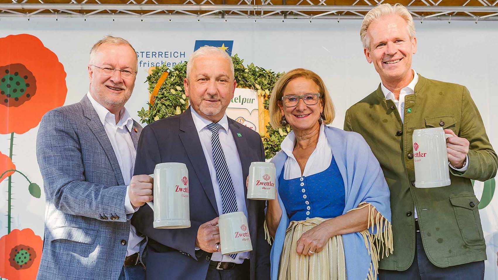 Ein Hoch auf das Waldviertel – echt, pur und unverfälscht. Thomas Reindl, Gemeinderatsvorsitzender Stadt Wien; Fritz Weber, Aufsichtsratsvorsitzender Waldviertel Tourismus; Johanna Mikl-Leitner, Landeshauptfrau von Niederösterreich; Karl Schwarz, Geschäft